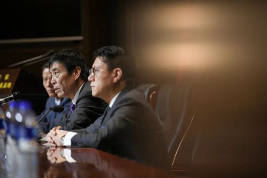 担任Mediaset解说嘉宾的意甲前裁判切萨里表示：“他会被至少禁赛2场，至少2场。